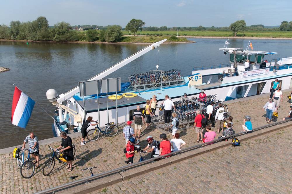 Boat and bike tour Bike and Barge Netherlands & Belgium Amsterdam